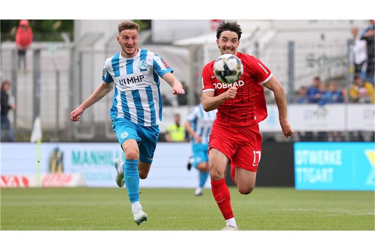Meris Skenderovic (li.) gegen Freiburgs  Marco Werner: Die Kickers ziehen im vorletzten Heimspiel  den Kürzeren.