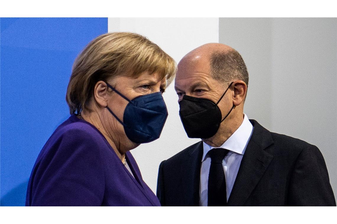 Merkel: Reform der Schuldenbremse für Investitionen wichtig Merkel rechtfertigt ihren Kurs mit staatlichen Kontaktbeschränkungen und Alltagsauflagen.