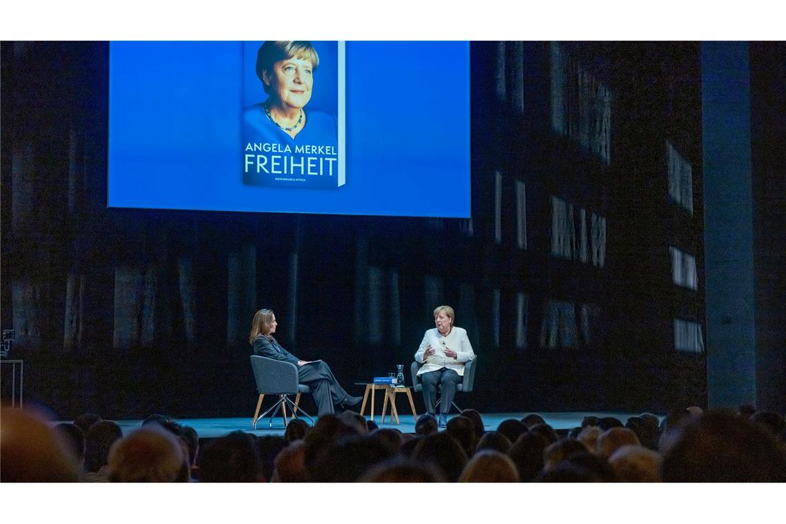 "Ich könnte jetzt auspacken" - Merkel stellt Memoiren vor Merkel über Merz: "Man braucht diesen unbedingten Willen zur Macht. Friedrich Merz hat ihn auch."
