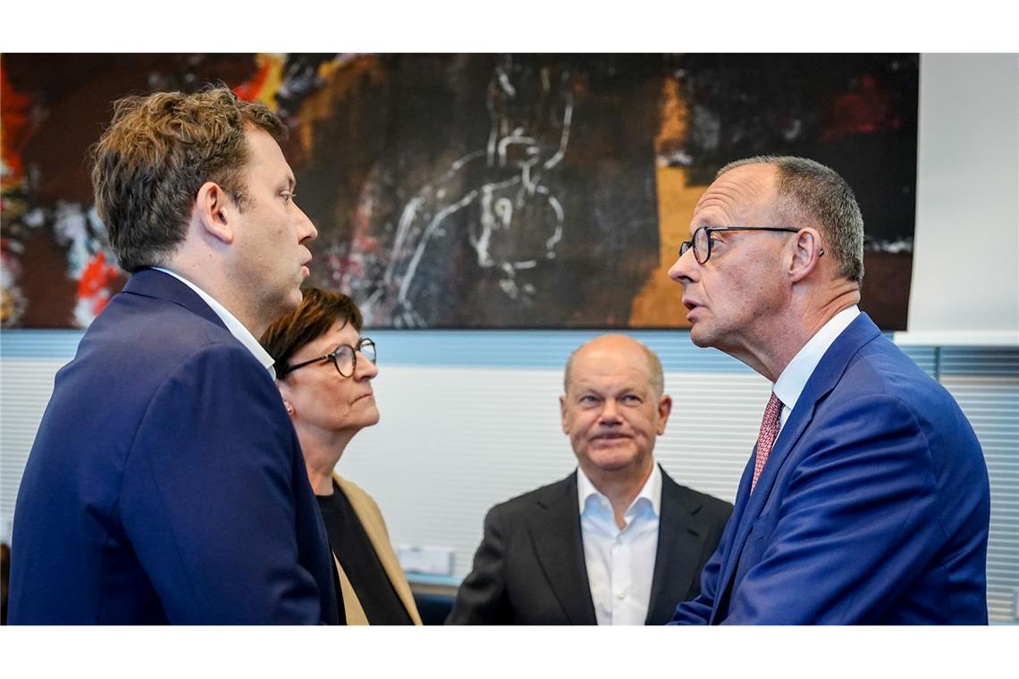 18 für Deutschland: Regierungsteam ist komplett Merz besuchte am Abend vor der Kanzler-Wahl die SPD-Fraktion.