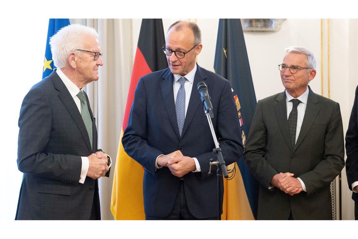 Wie Merz im Kanzleralltag selbst mit KI experimentiert Merz lernte die Mitglieder der Landesregierung kennen.