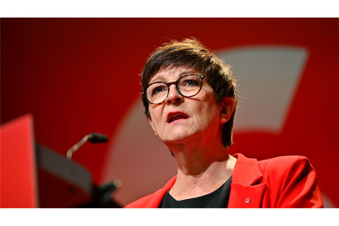 Merz will straffällige Doppelstaatler ausbürgern Merz spiele "mit dem rechtspopulistischen Feuer", meint die SPD-Vorsitzende Saskia Esken. (Archivbild)