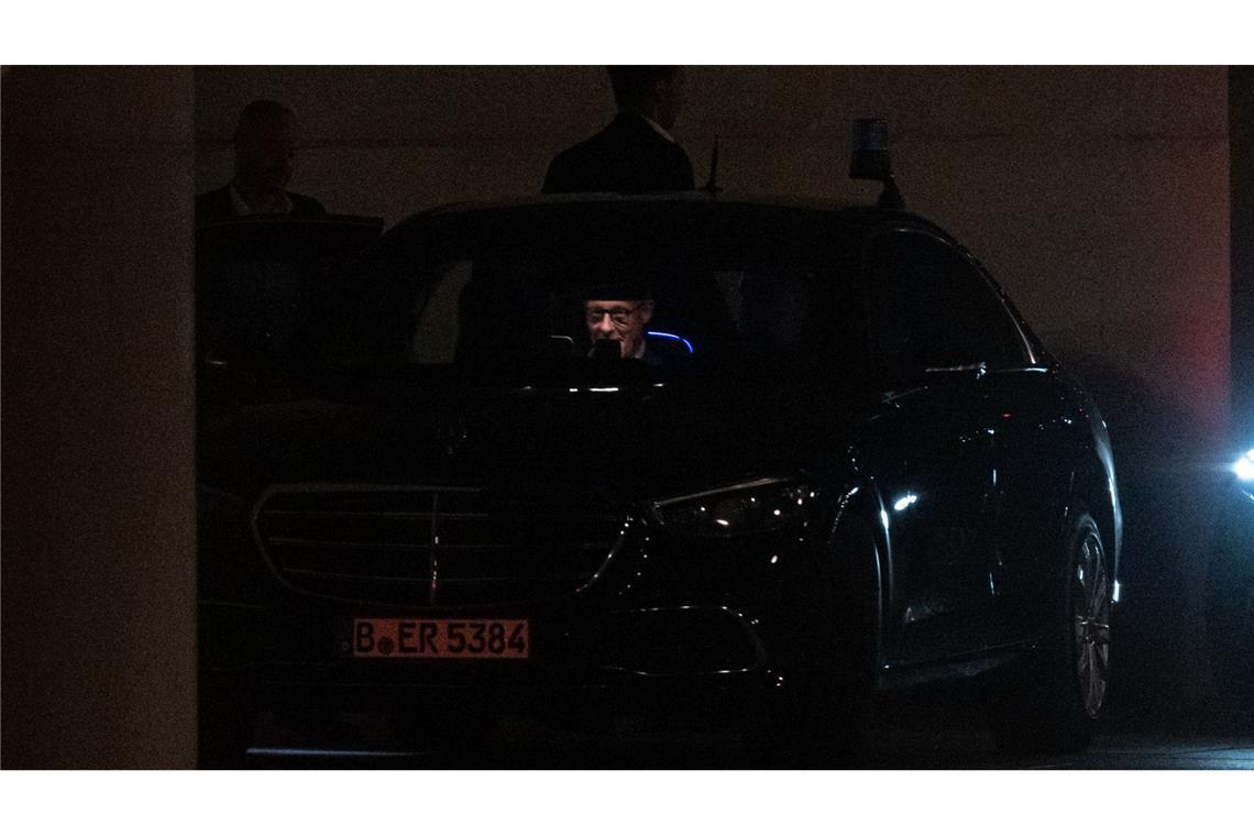 Merz-Treffen mit CDU-Vizes zur aktuellen Lage im Kanzleramt Merz verließ das Kanzleramt erst nach Mitternacht.