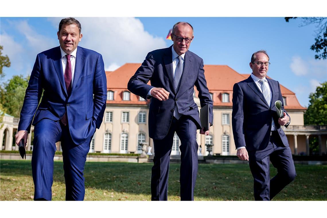 Kabinett in Klausur: Ein moderneres Land - und andere Sorgen Merz, Vizekanzler Klingbeil und Innenminister Dobrindt traten gemeinsam vor die Presse.
