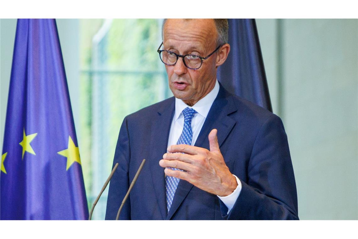 Merz will keine strengeren CO2-Regeln für Dienstwagen.