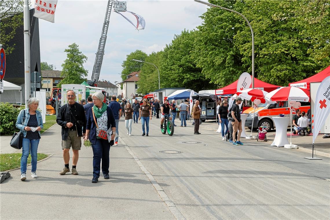 Messe Murrhardt: Gäste pilgern gemütlich übers Gelände. 