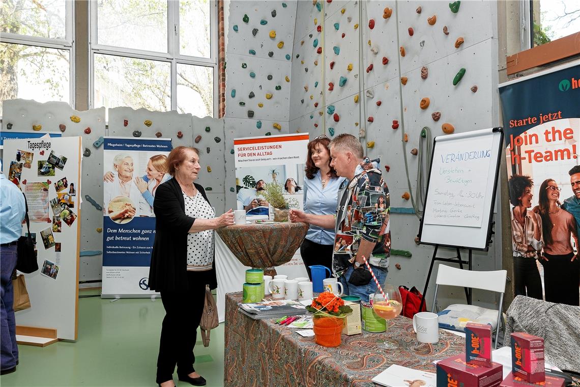 Messe Murrhardt: Michèle Hartmann mit Martina Gerke und Stefan Nägele (von links...