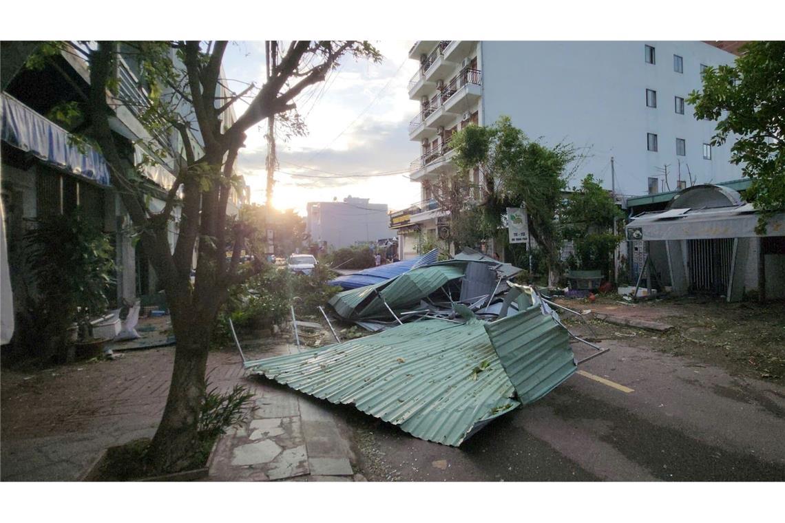 Schwerer Taifun erreicht Vietnam - Chaos auf den Philippinen