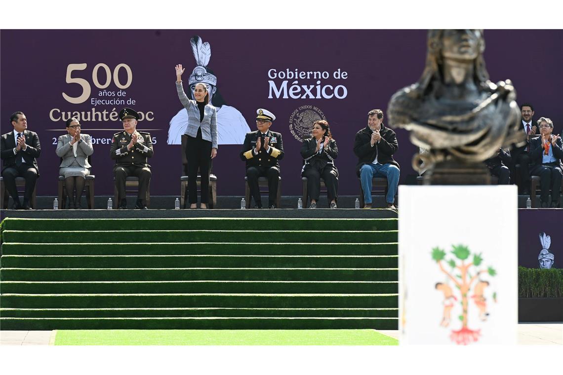 Mexiko ehrt Azteken-König mit Trauerfeier nach 500 Jahren Mexiko hält den letzten Azteken-Herrscher für einen Helden gegen die Fremdherrschaft - nun hat das Land mit Donald Trump zu kämpfen.
