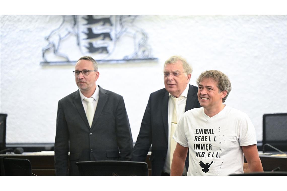 19,53 Euro – wofür Michael Ballweg verurteilt wurde Michael Ballweg (50) mit seinen Verteidigern.