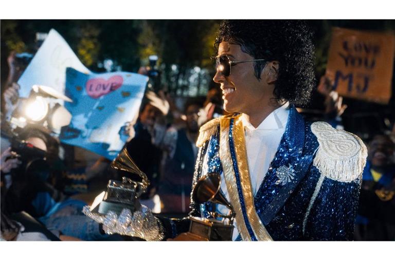 Michael Jackson auf einem der Höhepunkte seiner Karriere, im Musikfilm „Michael“ gespielt von Jafaar Jackson.