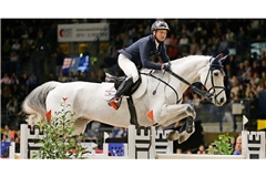 Michael Jung (hier auf Fischer Duopower im Jahr 2024) hat die Vielseitigkeitsprüfung in Stuttgart bereits neunmal gewonnen.