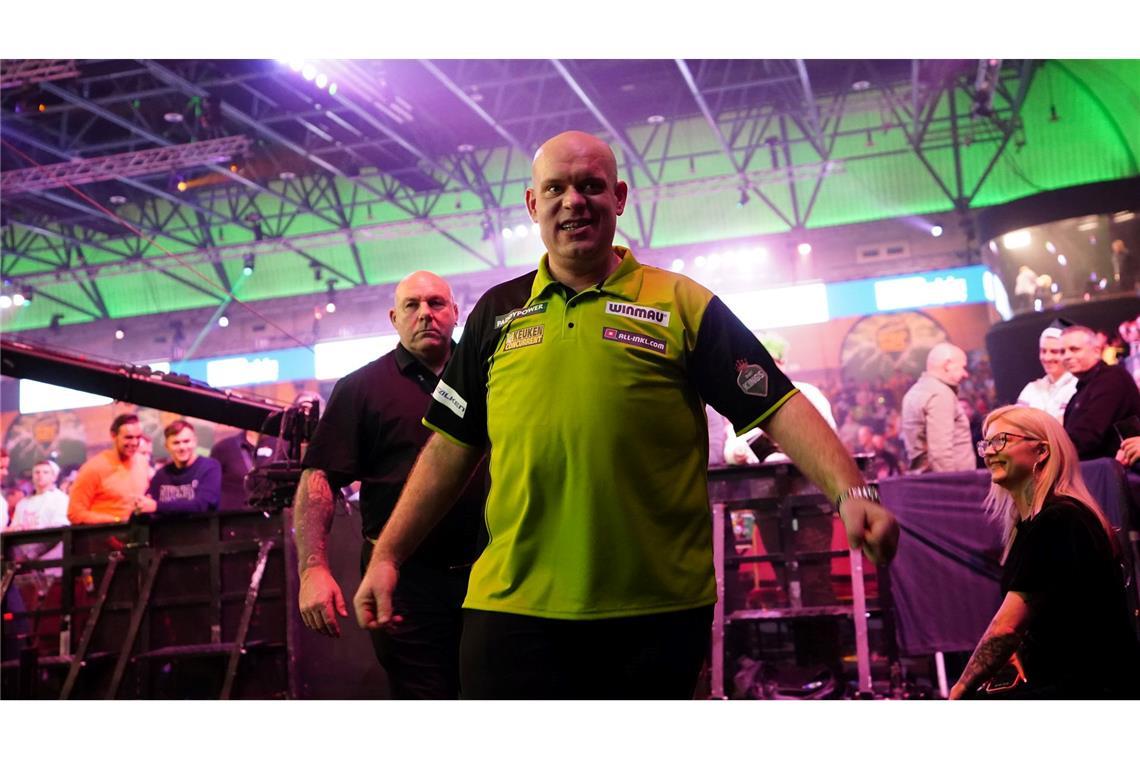 Bilder des Tages Michael van Gerwen jubelt nach seinem Sieg bei der Darts-WM.