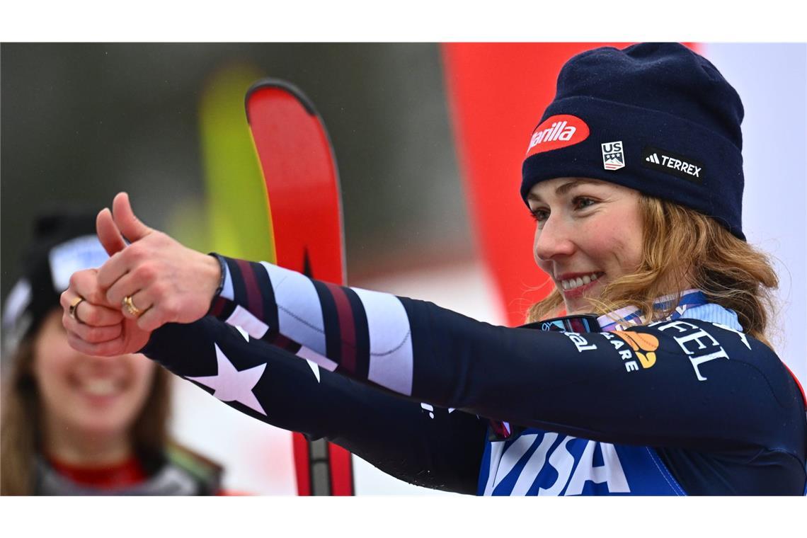 Mikaela Shiffrin, Ski alpinSchon jetzt gilt Mikaela Shiffrin (30) als beste Skifahrerin der Geschichte. Zwei Goldmedaillen bei Olympischen Spielen, acht WM-Titel, 108 Weltcup-Erfolge (22 mehr als der legendäre Ingemar Stenmark) – seit 15 Jahren ist die US-Amerikanerin auf der Ideallinie unterwegs. Ihre Perfektion zeigt sie auch in diesem Winter. In Spindlermühle sicherte sie sich mit ihrem siebten Sieg im achten Slalom der Saison und einem Vorsprung von 1,67 Sekunden auf die Schweizerin Camille Rast schon zwei Wochen vor Olympia die kleine Kristallkugel. Es ist ihr neunter Sieg im Slalom-Weltcup und der nächste Rekord in ihrer eindrucksvollen Karriere – die in Cortina d’Ampezzo einen weiteren Höhepunkt erfahren könnte. Mikaela Shiffrin startet in drei Disziplinen, und sie tut dies mit der Lockerheit einer Athletin, die schon alles gewonnen hat. „Ich versuche, jeden olympischen Moment zu genießen“, sagt sie, „auch wenn mal nicht alles nach Plan läuft.“ Was bei ihr, das ist der Konkurrenz bewusst, nicht allzu oft vorkommt.