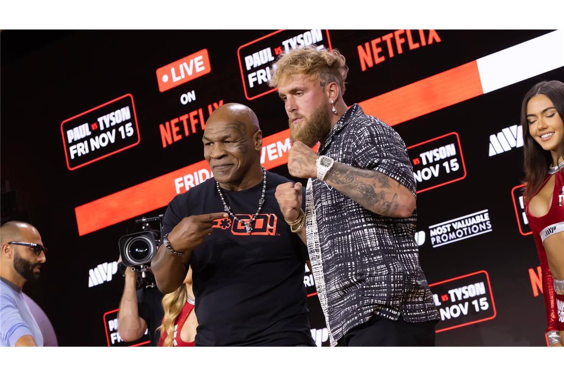 Mike Tyson will gegen Jake Paul „unsterblich“ werden Mike Tyson (links) und Jake Paul bei der offiziellen Pressekonferenz im August.