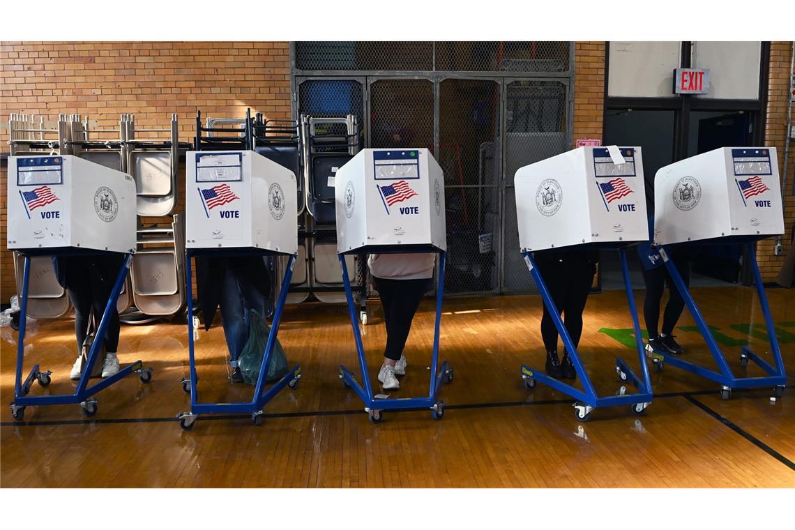 USA warten auf Wahlergebnisse - keine größeren Zwischenfälle Millionen strömten zu den Wahllokalen