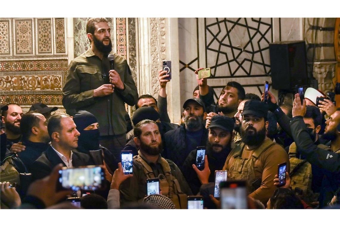 Extremist wird Politiker: Was plant Al-Dschulani in Syrien? Millionen Syrer wie auch Regierungen im Ausland stehen nun vor der Frage: Welche Ziele verfolgt Abu Mohammed al-Dschulani, und welche Form von Gesellschaft strebt er in Syrien an?