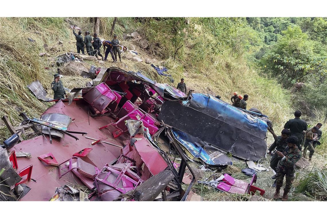 Mindestens 15 Tote bei Busunglück in Sri Lanka.