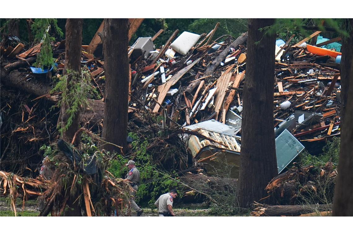 US-Sturzflut: 91 Todesfälle und Stromausfall Mindestens 40 Menschen werden noch vermisst.