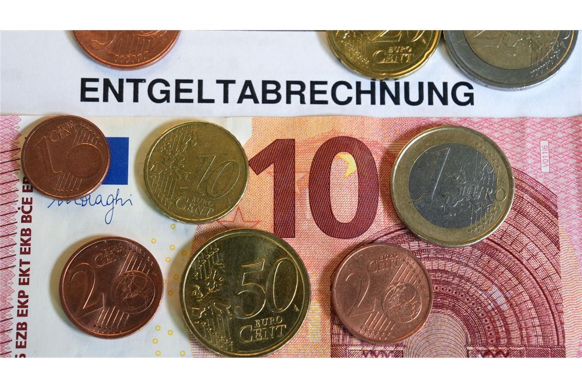 Neuer Mindestlohn hilft vor allem Frauen und Ostdeutschen Mindestlohn für eine Stunde: 13,90 Euro ab 2026
