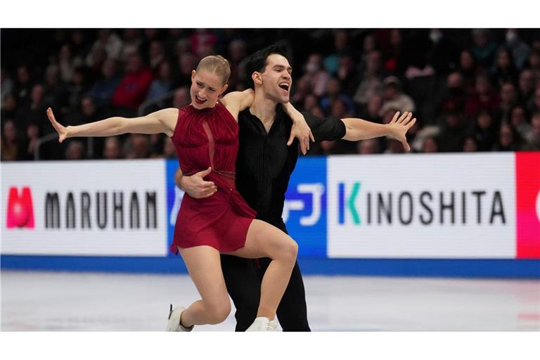 Minerva Hase (l) und Nikita Wolodin dürfen weiter vom WM-Titel träumen.