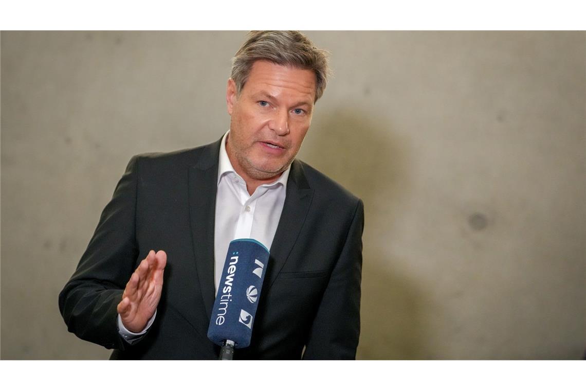 Habeck wehrt sich gegen Kritik an Subventionen Minister Habeck vor der Sitzung des Haushaltsausschusses.