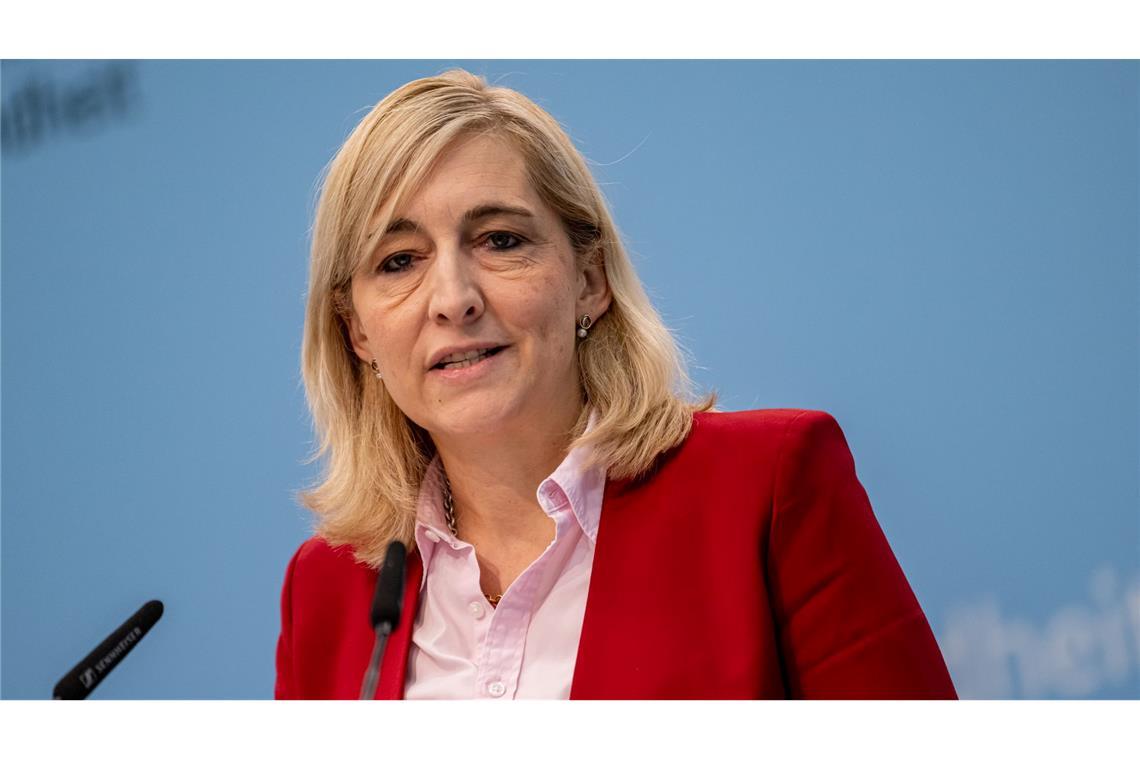 Ministerin Nina Warken warnt vor Gesundheirsrisiken durch Lachgas. (Archivbild)