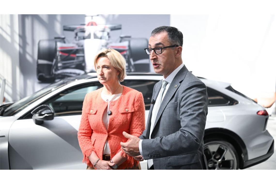 Ministerpräsident Cem Özdemir (Grüne) und Wirtschaftsministerin Nicole Hoffmeister-Kraut (CDU) besuchen das Audi-Werk in Neckarsulm. Sie sind nun gefordert, um gute Standortpolitik zu betreiben.