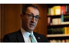 Ministerpräsident Cem Özdemir muss seinen Dienstwagen am Ende des Jahres abgeben.