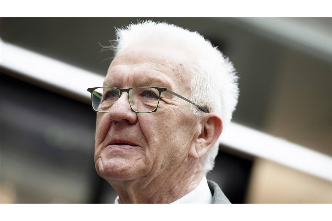 Ministerpräsident Kretschmann hält an Friedhofspflicht fest. (Archivbild)