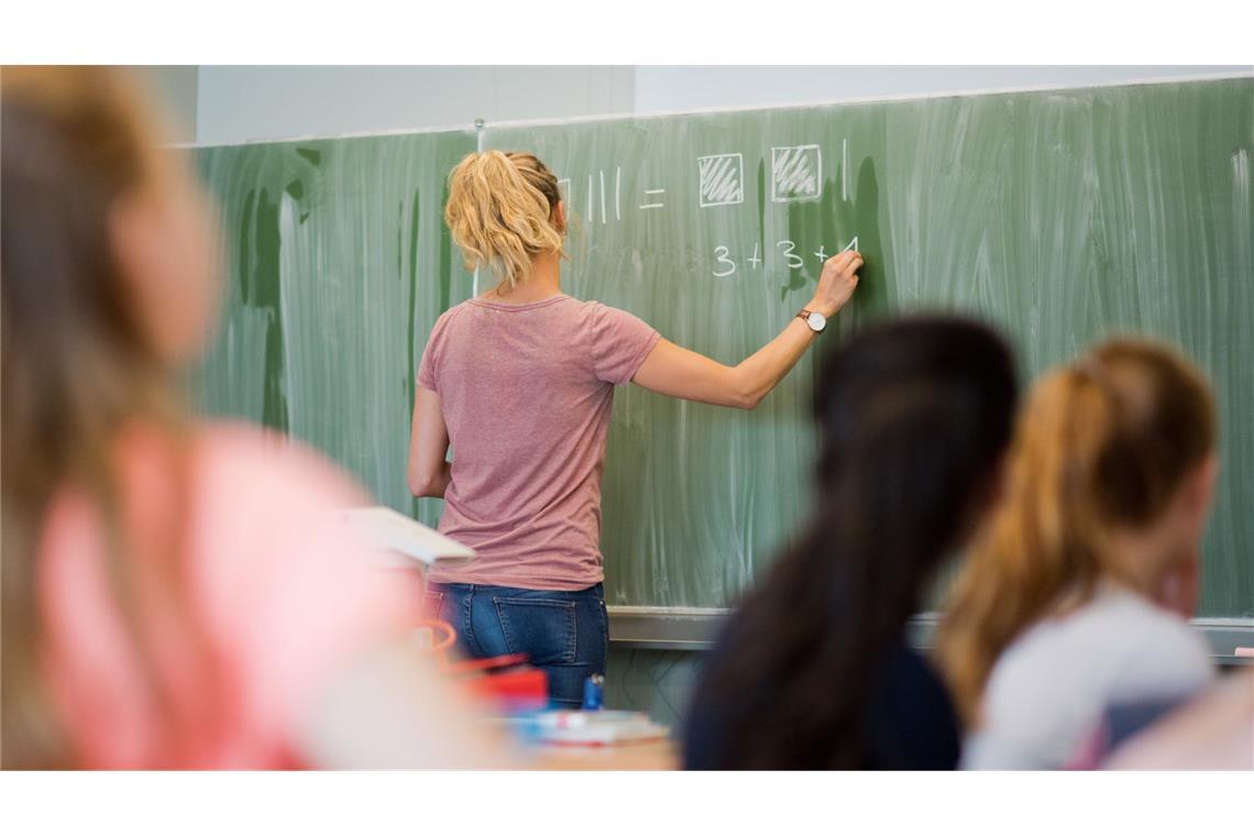 Kretschmann plant Offensive zur Mathe-Fortbildung für Lehrkräfte Ministerpräsident Kretschmann kündigt eine Fortbildungsagenda für Mathelehrer an.