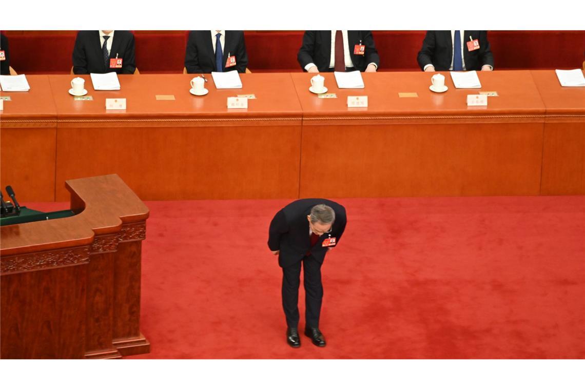Peking verordnet fünf Prozent Wirtschaftswachstum Ministerpräsident Li Qiang gab im Arbeitsbericht der Regierung ein Wachstumsziel von rund fünf Prozent bekannt.
