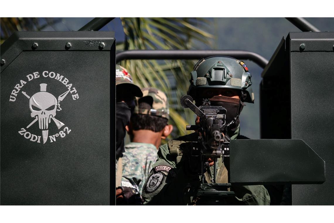 Bilder des Tages Mit Blick auf die angespannte Lage mit den USA lässt Venezuela Zivilisten für Milizeinheiten vereidigen.