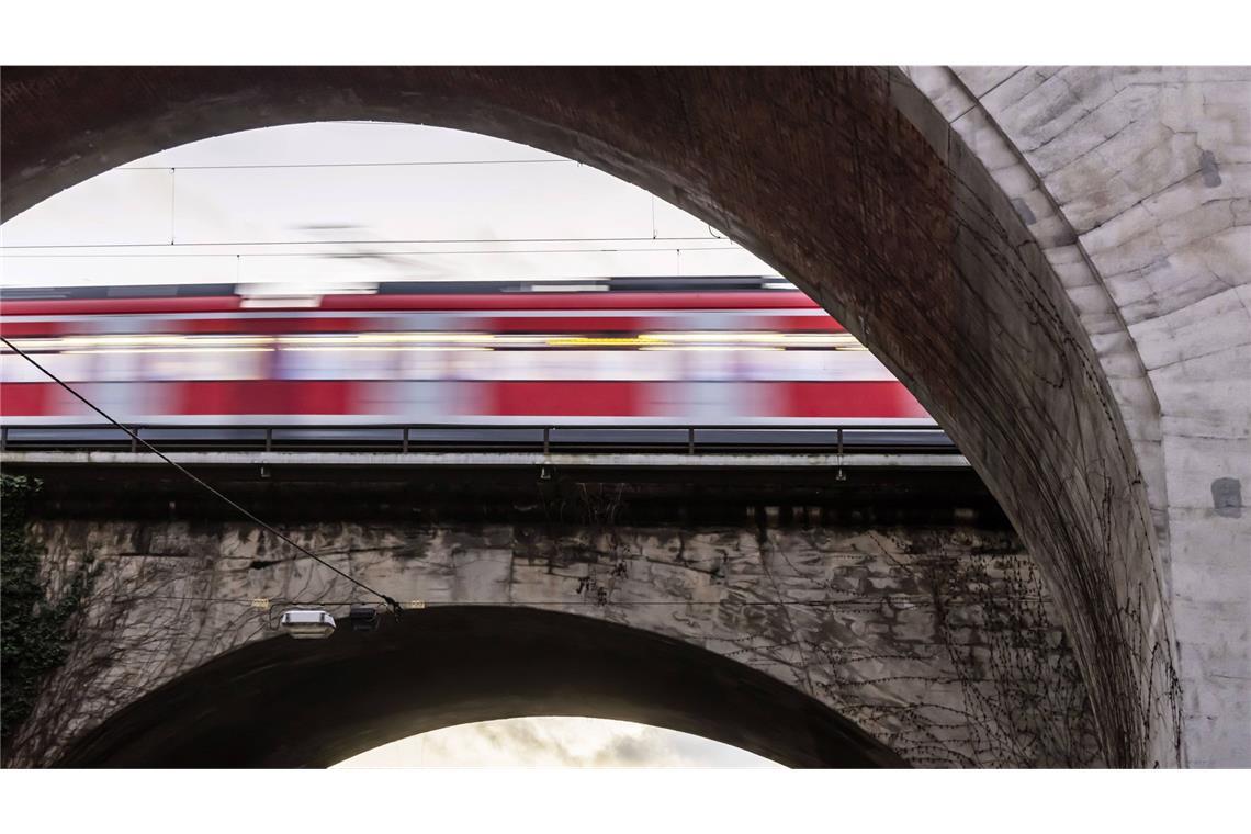 Ein bisschen Grün für den Verkehr Mit Bus und Bahn in die Zukunft?