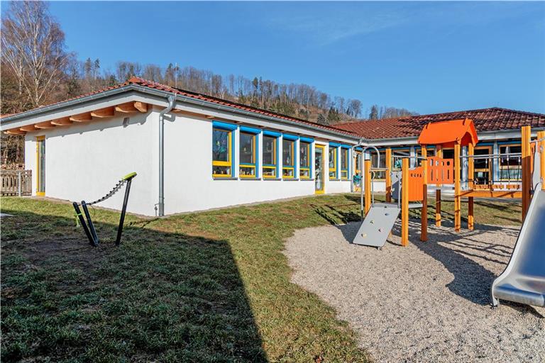 Mit dem Anbau des Kindergartens Dorfgärten zeigen sich die Verantwortlichen zufrieden – auch wenn die Stadt durch die Außenanlagen inklusive Spielgeräte etwas mehr Geld in die Hand nehmen musste. Foto: Stefan Bossow