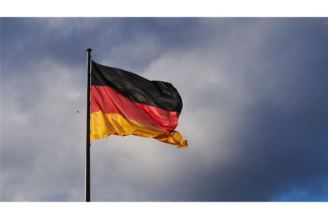 Einheit: Drei von vier Ostdeutschen sehen eher das Trennende Mit dem Gemeinschaftsgefühl zwischen Ost- und Westdeutschland geht es einer Umfrage nach wieder abwärts. (Archivbild)