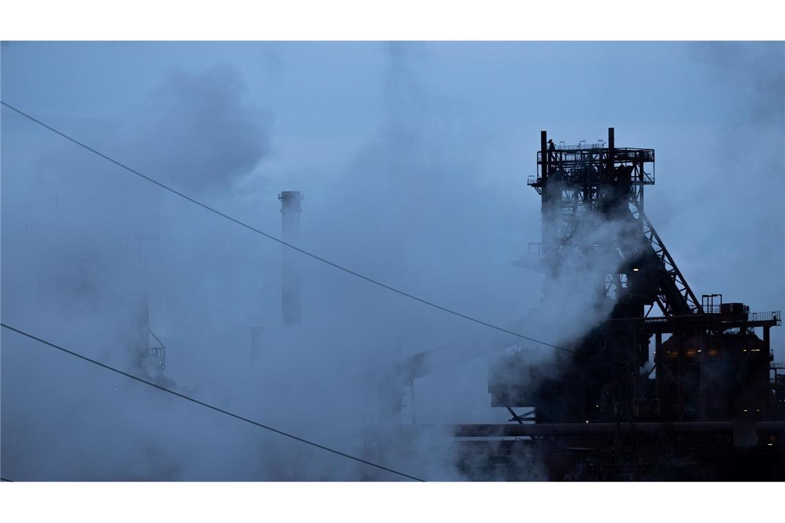 Thyssenkrupp-Stahl will Tausende Jobs streichen Mit dem Stellenabbau reagiert das mehrheitlich dem Industriekonzern Thyssenkrupp gehörende Unternehmen auf die Nachfrageschwäche am Stahlmarkt. (Archivbild)
