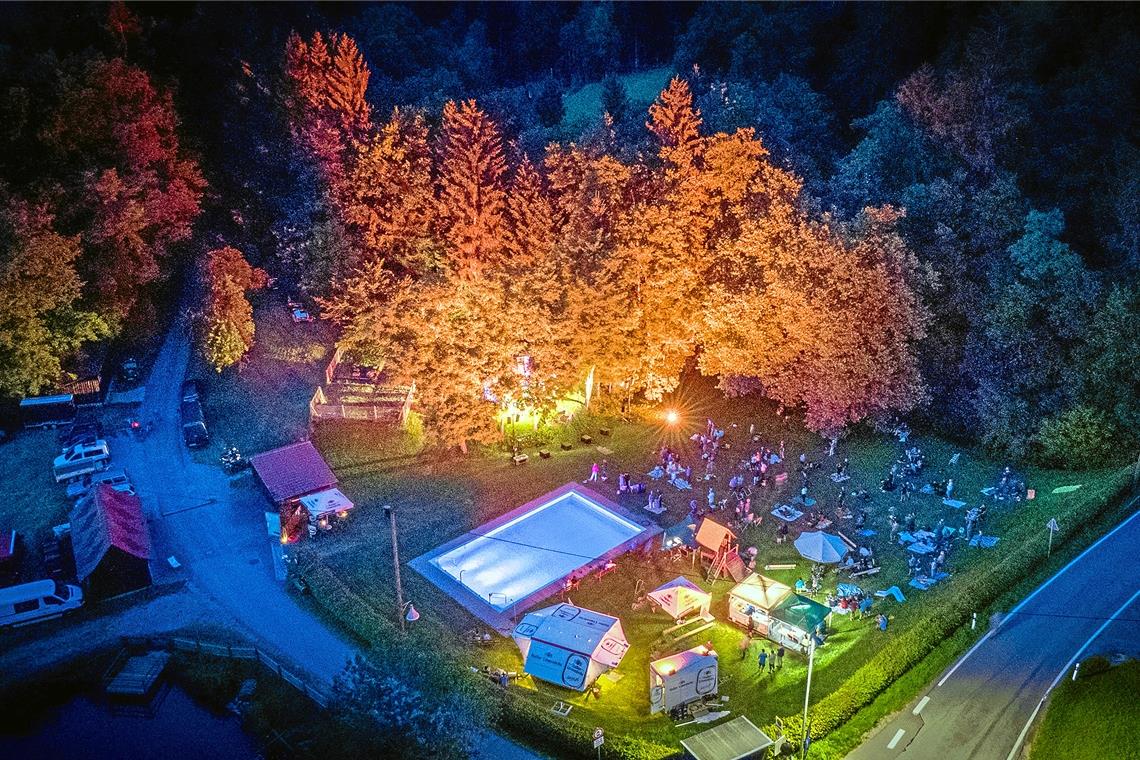 Mit dem Verein der Wasserfreunde Hinterwestermurr hat sich durchs Bergfestival eine tolle Kooperation ergeben. Auf dem Gelände des Bädles finden dieses Jahr nun zwei Konzerte statt.