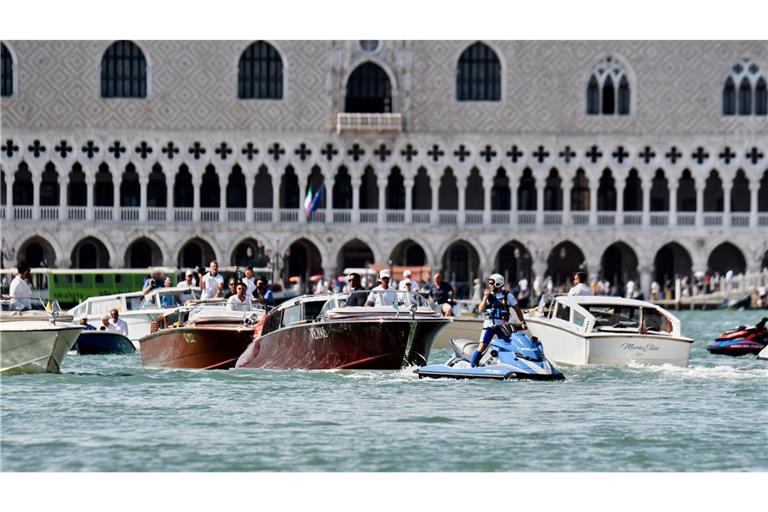 Mit dem Wassertaxi ging es für Lauren Sánchez auf die Insel San Giorgio.