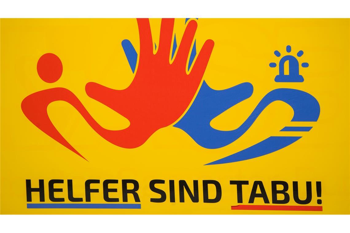 Mit der Kampagne "Helfer sind Tabu!" wurde schon für Schutz von Rettungskräften geworben. (Archivfoto)