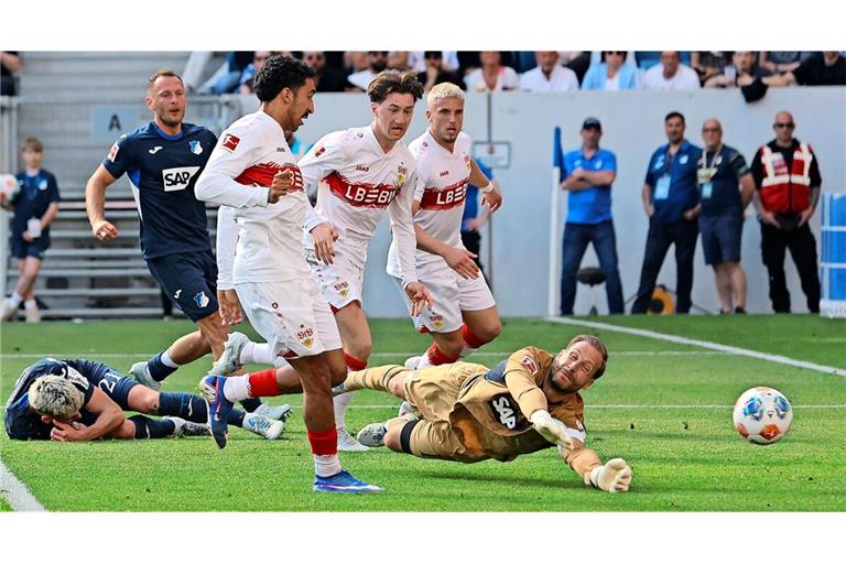 Mit der TSG Hoffenheim um Keeper Oliver Baumann (re.) liefert sich der VfB ein Fernduell um die Champions League. Auch der nächste Gegner Leverkusen will in die Königsklasse.