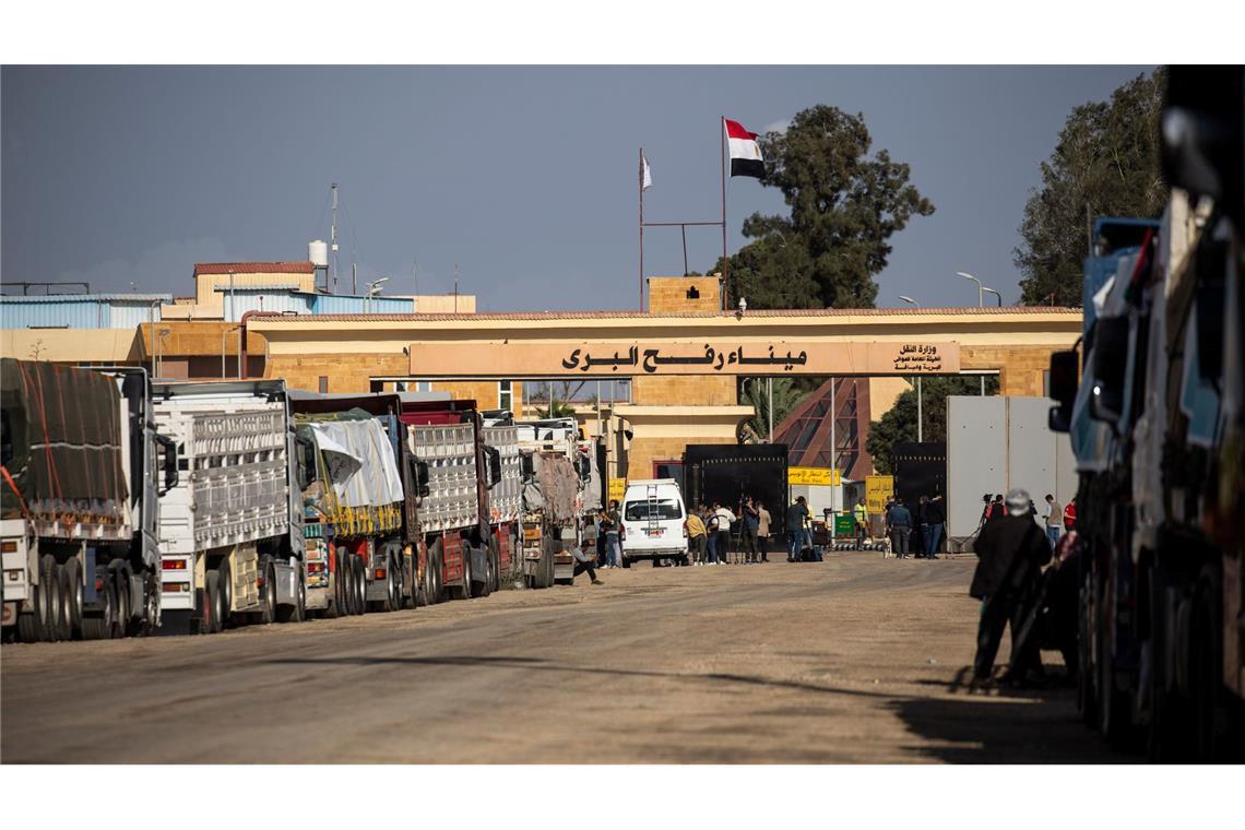 Grenzübergang Rafah offen: Patienten verlassen Gazastreifen Mit der vereinbarten Waffenruhe in Gaza sollen auch die Hilfslieferungen über Rafah anlaufen.