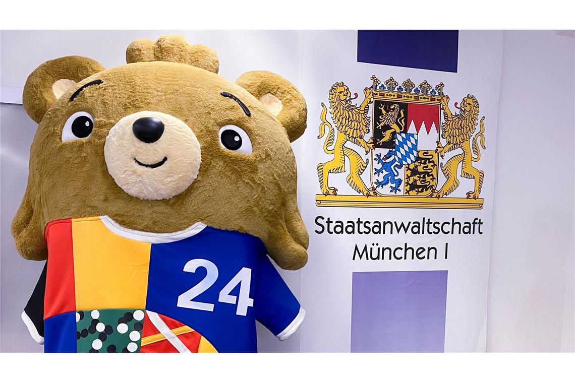 Mit diesem sehr echt aussehenden Kostüm hatte Wildhage alle Sicherheitskontrollen überwunden. (Archivbild)