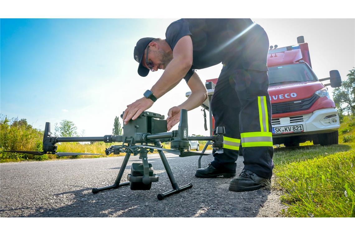 Suche nach Raubkatze offiziell beendet Mit Drohnen suchten Feuerwehren und Einsatzkräfte der Polizei am Dienstag nach einer angeblichen Großkatze im Umfeld des Geiseltalsees im südlichen Sachsen-Anhalt. Die großangelegte Aktion wurde mittlerweile eingestellt.