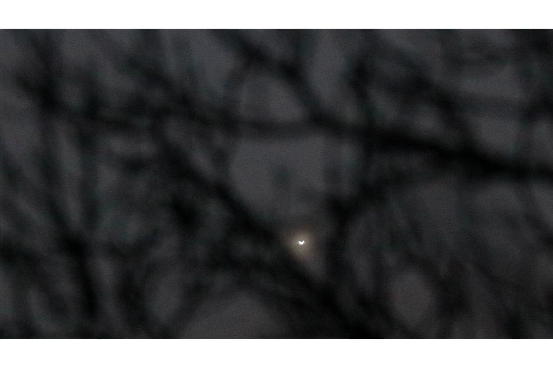 Was der Mond kann, kann die Venus schon lange Mit einem 300mm-Zoomobjektiv sieht die Venus derzeit so aus.