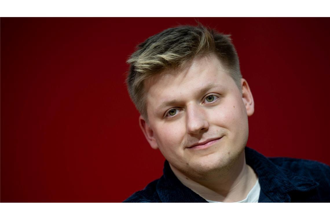 "El Hotzo" löst Wirbel aus - Post über Betrug in Beziehungen Mit einem Beitrag übers Fremdgehen löste der Satiriker Sebastian Hotz Diskussionen aus (Archivbild)