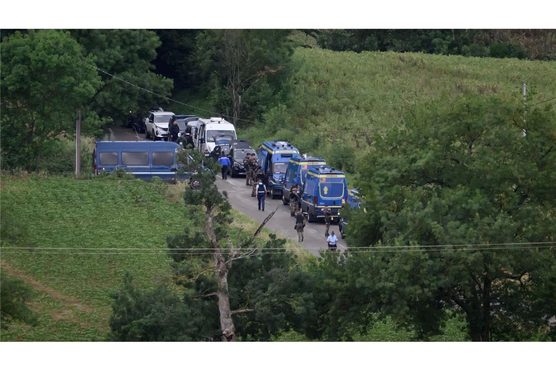 Mit einem Großaufgebot hatten die Polizei sowie Freiwillige nach dem vermissten Kind gesucht.