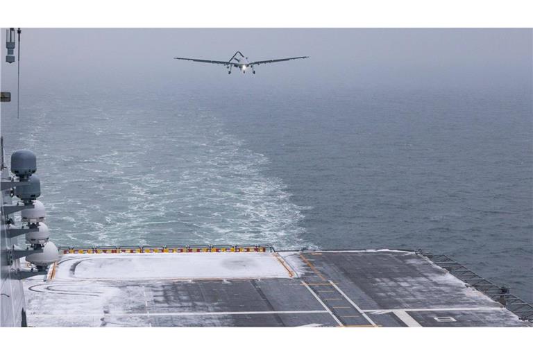 Mit einem Großmanöver zeigt die Nato, wie europäische Verbündete die Ostflanke auch direkt über schon bedrohte Strandabschnitte verstärken (Symbolfoto).