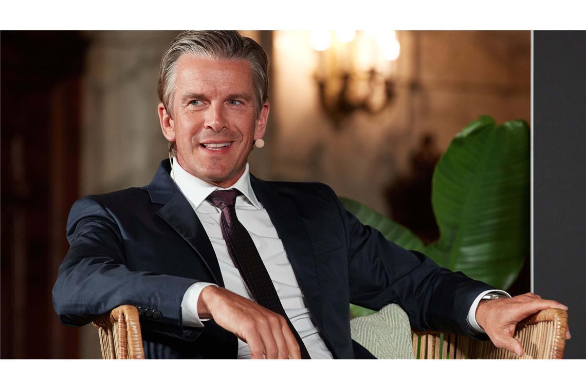 Mit einem Jahreshonorar von rund 2 Millionen Euro hat Markus Lanz gut lachen. Seine Quote liegt oft bei etwa 1,5 Millionen Zuschauern – auch spät in der Nacht wie heute.