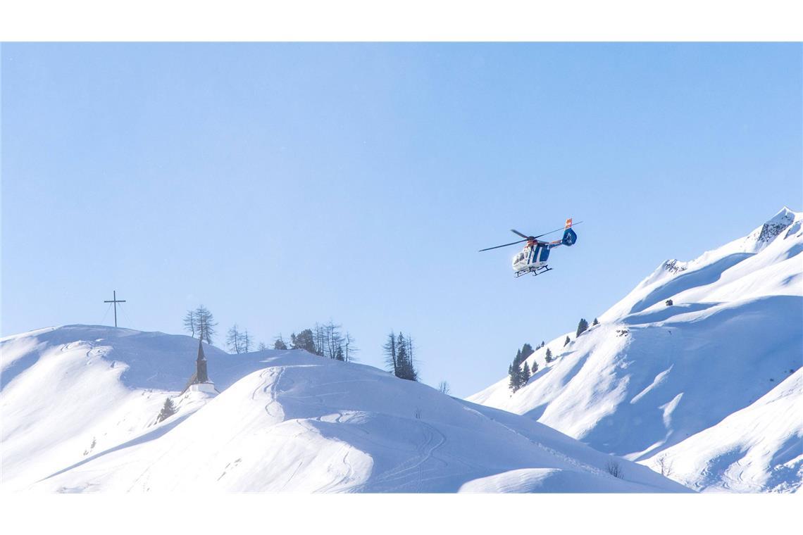Österreichische Polizei rettet Wanderer mit Hubschrauber Mit einem Rettungshubschrauber hat die Polizei in Österreich eine Wandergruppe aus dem Südwesten in Sicherheit gebracht (Archivbild).